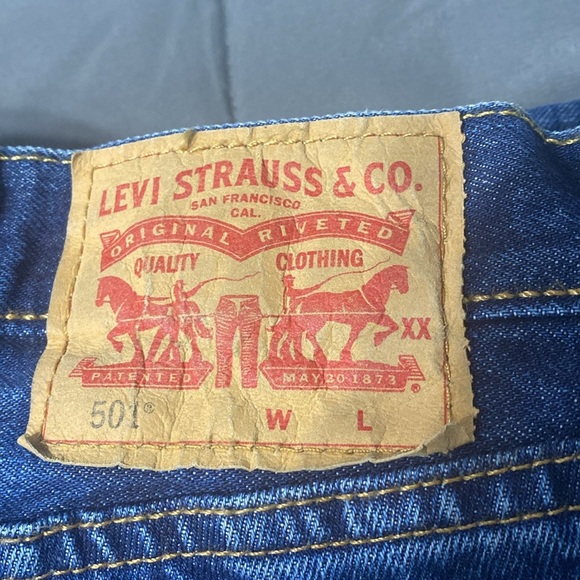 Levi's Men's 501 button fly Jeans. 42x38 - Picture 2 of 6